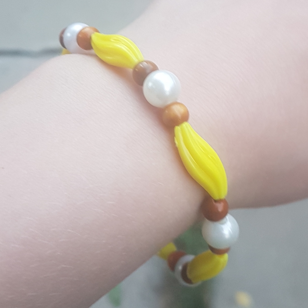 🍌🥧 Banana Cream Pie Beaded Bracelet